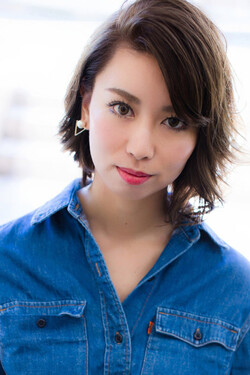 グレージュ　大人ボブ