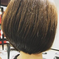 前下がりボブ　ストレート