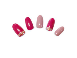 ピンクキラキラネイル