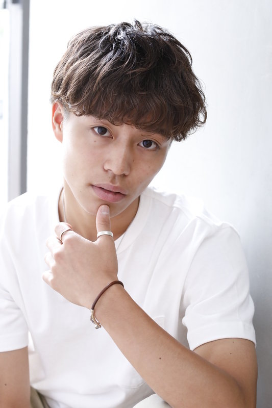 フォルムバランスが決め手のメンズパーマスタイル！|ＡＵＱＷＡ