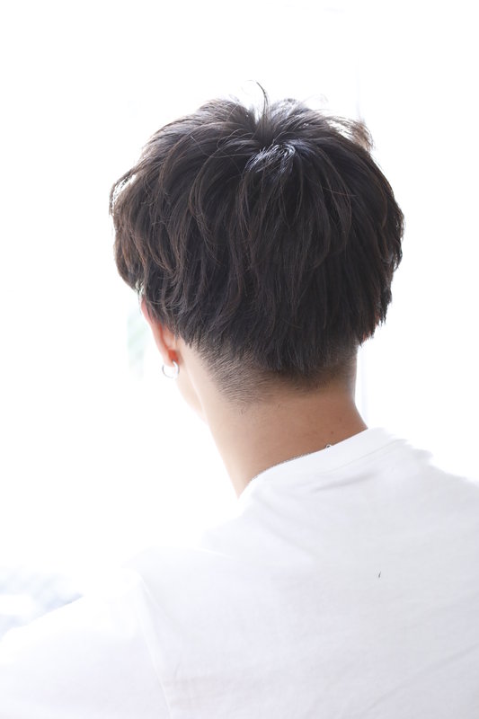 フォルムバランスが決め手のメンズパーマスタイル！|ＡＵＱＷＡ