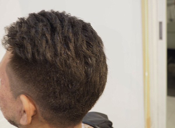 高めに刈り上げ　フェード　ツーブロック|MARBLE hair＆nail