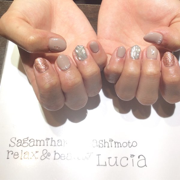 うねうねミラーネイル|Lucia