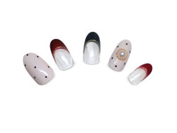 大人可愛いドットネイル