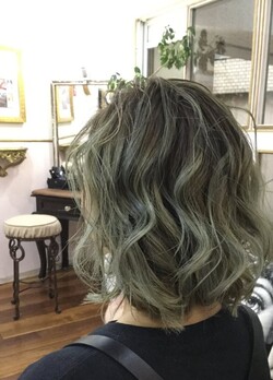 シルバーアッシュウェーブ／ホワイトアッシュボブ