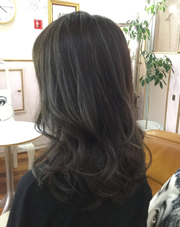 グレージュ／ダークグレーハイライトカラー|feliz