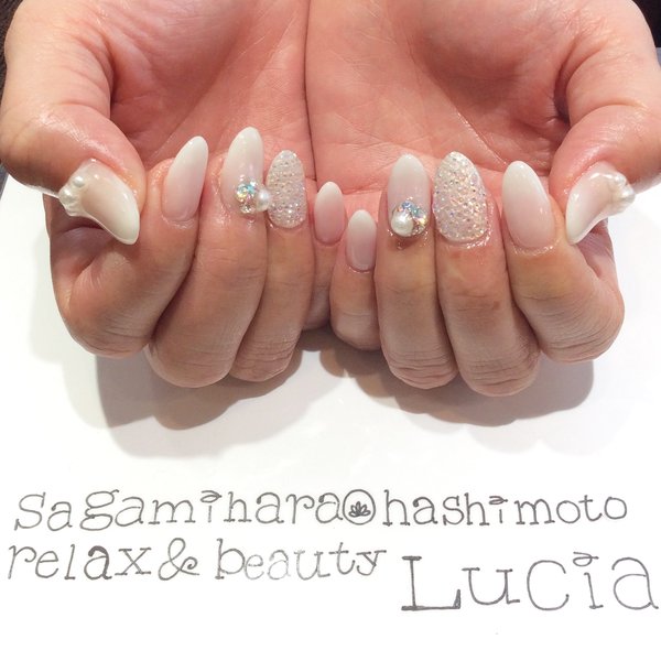 ホワイトネイル|Lucia