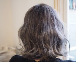 アッシュ　ブルージュ　メッシュ　肩ボブ|MARBLE hair＆nail