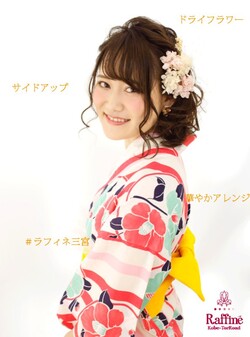 ふんわりガーリーなサイドアップアレンジ