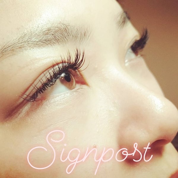 ぱっちり目元に！《シルク付け放題》オフ無料|アイラッシュサロン　sign post　ふじみ野店