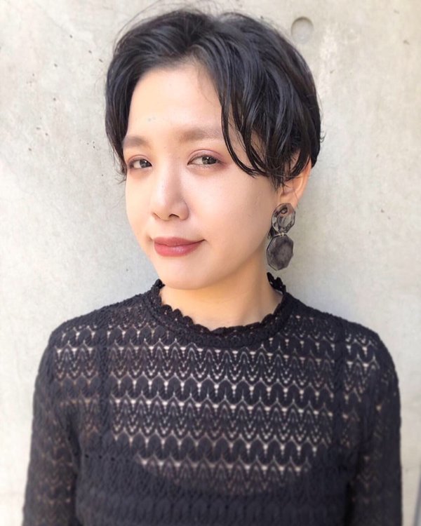 くせ毛を生かしたショートスタイル|lot