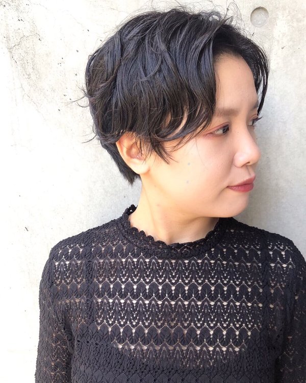 くせ毛を生かしたショートスタイル|lot