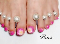 ピンクにフラワーネイル