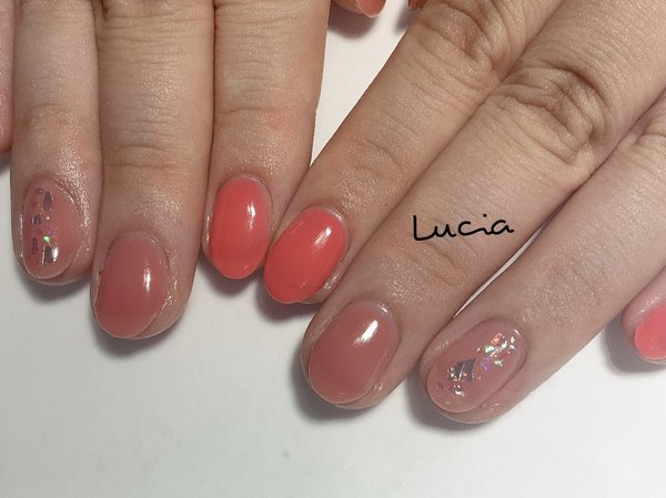 ちぐはぐサーモンピンクネイル|Lucia