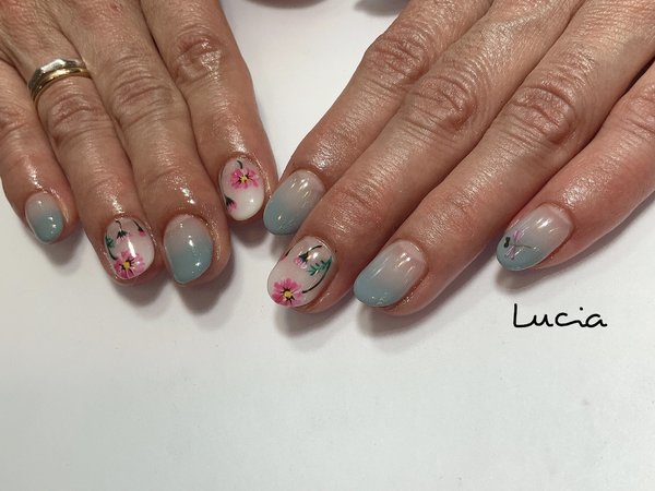 コスモスネイル|Lucia