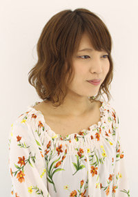 伸ばし中の髪の毛をパーマでイメチェン|Raffine三宮