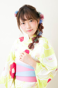 浴衣の髪型アレンジと着付け　ダウンスタイル