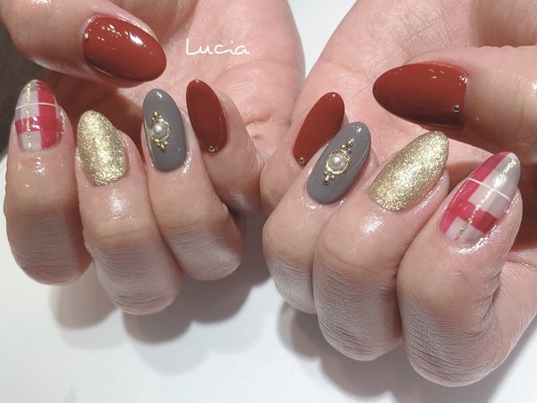 赤＆グレーチェックネイル|Lucia
