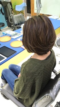 ３Ｄグレイカラーボブ ハイライトローライト 