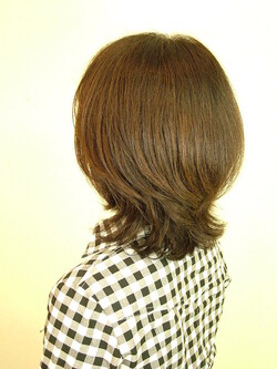 明るめのオーガニックハーブカラー＋動きのあるスタイルで若々しく|Ａｕｓｌｅｓｅ【アウスレーゼ】