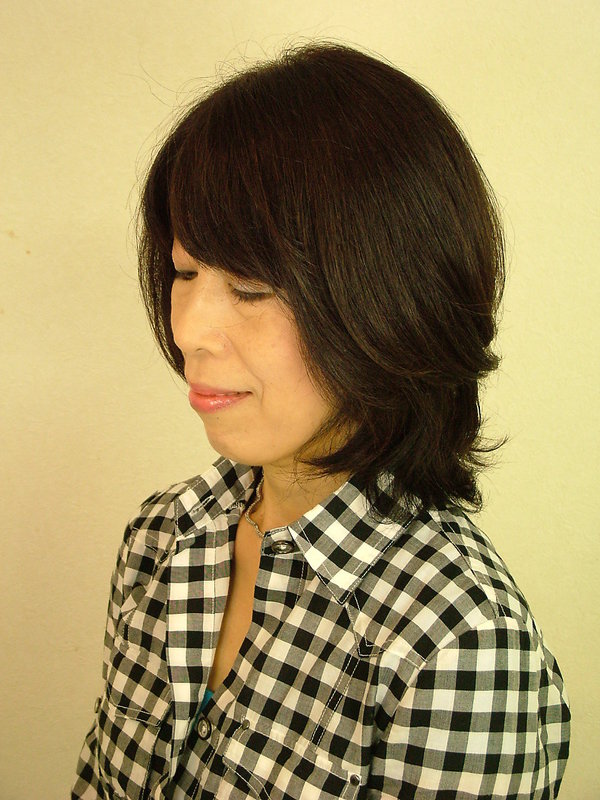 明るめのオーガニックハーブカラー＋動きのあるスタイルで若々しく|Ａｕｓｌｅｓｅ【アウスレーゼ】