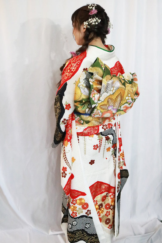 成人式　「編みおろしツイン」シールエクステでインナーカラー＆長さだし♪|NON EDGE