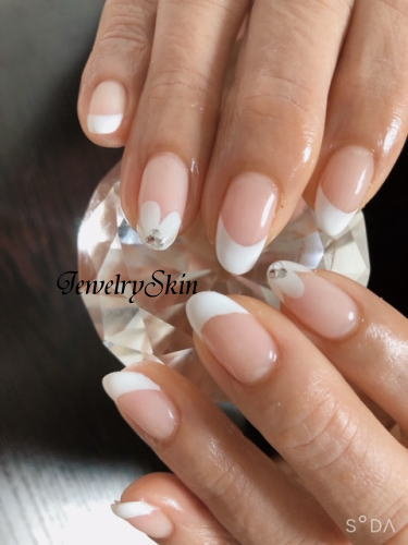 【王道】白フレンチネイル+フラワーフレンチ|JewelrySkin