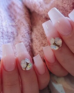 ビジューネイル