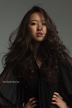 無造作でも“きれい”なロングヘアー