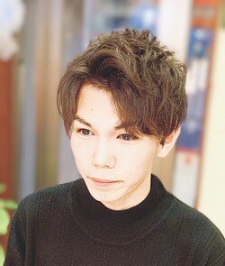 メンズパーマセンターパート