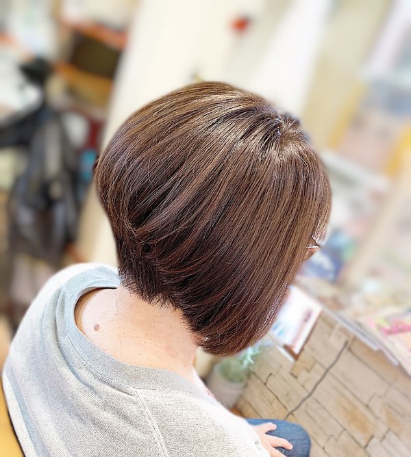 マダムの定番⭕️⭕️ 前下りボブ 白髪カラーも しっかり ツヤ感|ブルーモスクTOKYO