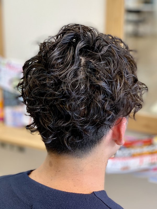 「MIXパーマ」ミディアムマッシュ×ゆるめツイストスパイラル|Cure2 (キュアキュア)