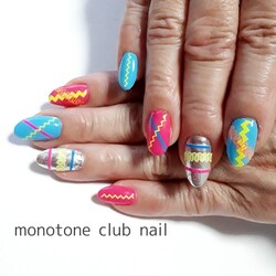 ネオンカラーで元気に|モノトーンクラブネイル