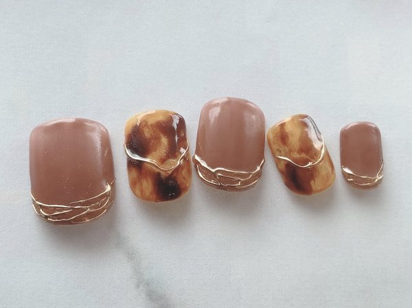 秋のニュアンスべっ甲ネイル|Lucia