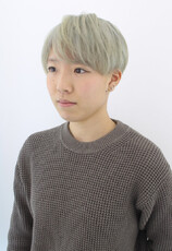 ブリーチ２回でプラチナシルバー|Raffine三宮