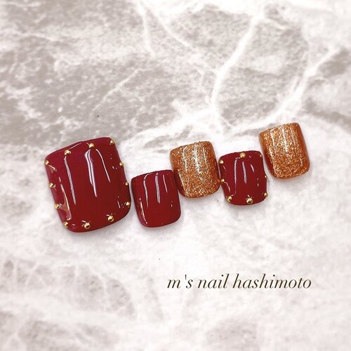 レッド＋ブラウンゴールド　大人綺麗なフットネイル♡