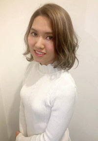 ハイライトを入れた立体感のあるボブスタイル