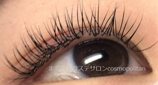 下がりまつ毛、まぶたが重めの方用特殊カール|まつげエクステサロンcosmopolitan