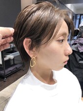 前髪長めのグレージュショート|NERO HAIR SALON