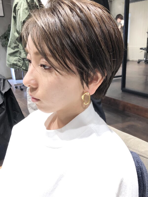 前髪長めのグレージュショート|NERO HAIR SALON