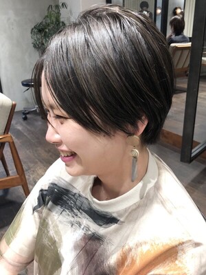 グレージュハイライトショート Nero Hair Salon ネロヘアサロン 東京都 渋谷 の髪型 ヘアスタイルカタログ ビューティーパーク