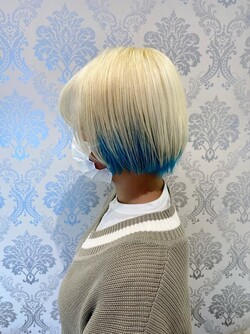 インナーカラー×ターコイズブルー×ボブ