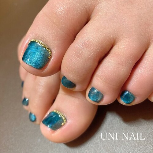 ブルーグリーンのフットネイル
