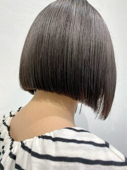 切りっぱなしボブ×前下がり×暗髪