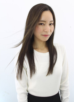 自然になびくナチュラルストレート