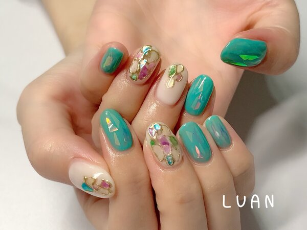エメラルドグリーンとオーロラネイル|nail salon LUAN