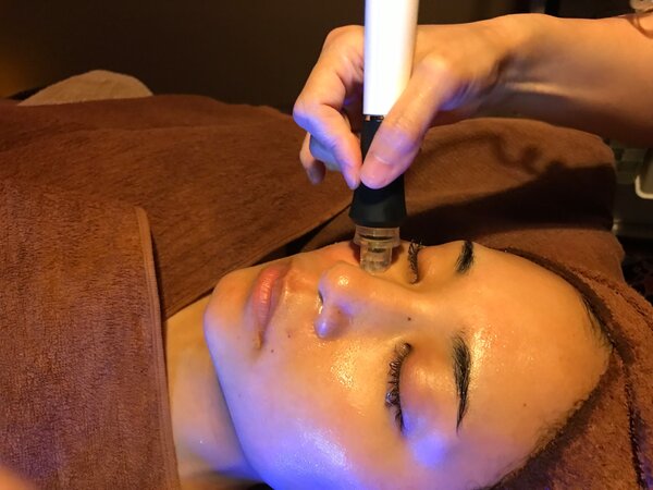 【ハイドラFacialマシン+手技の美顔体験】✨透明美肌ウォッシュケアコース《ハイドラ水素Facialマシン＋小顔ツボ》|腸もみ＆痩身美肌エステ CHARIS銀座