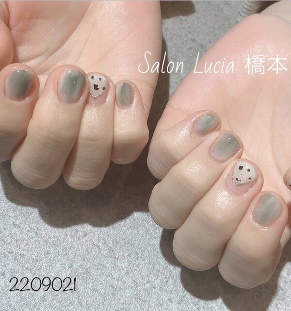グリーンニュアンスネイル|Lucia
