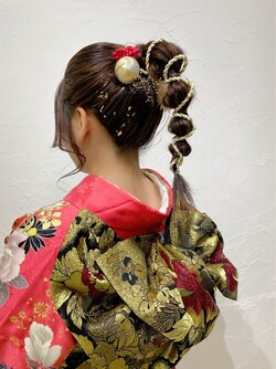 紐を使ったポニーテールアレンジ