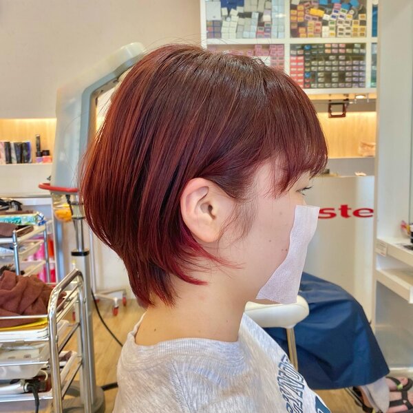 【王道ショートヘア】×【チェリーレッドカラー】|美容室　stella　嵯峨店